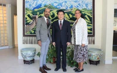 Technische Delegatie van de Sociaal Economische Raad van Curaçao brengt een beleefdheidsbezoek aan de Consul-Generaal van China