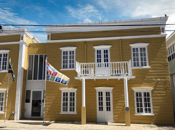 SER Curaçao raises flag for SDGs