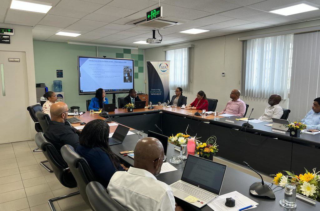 SER receives presentation on introduction of Caribbean Guilder